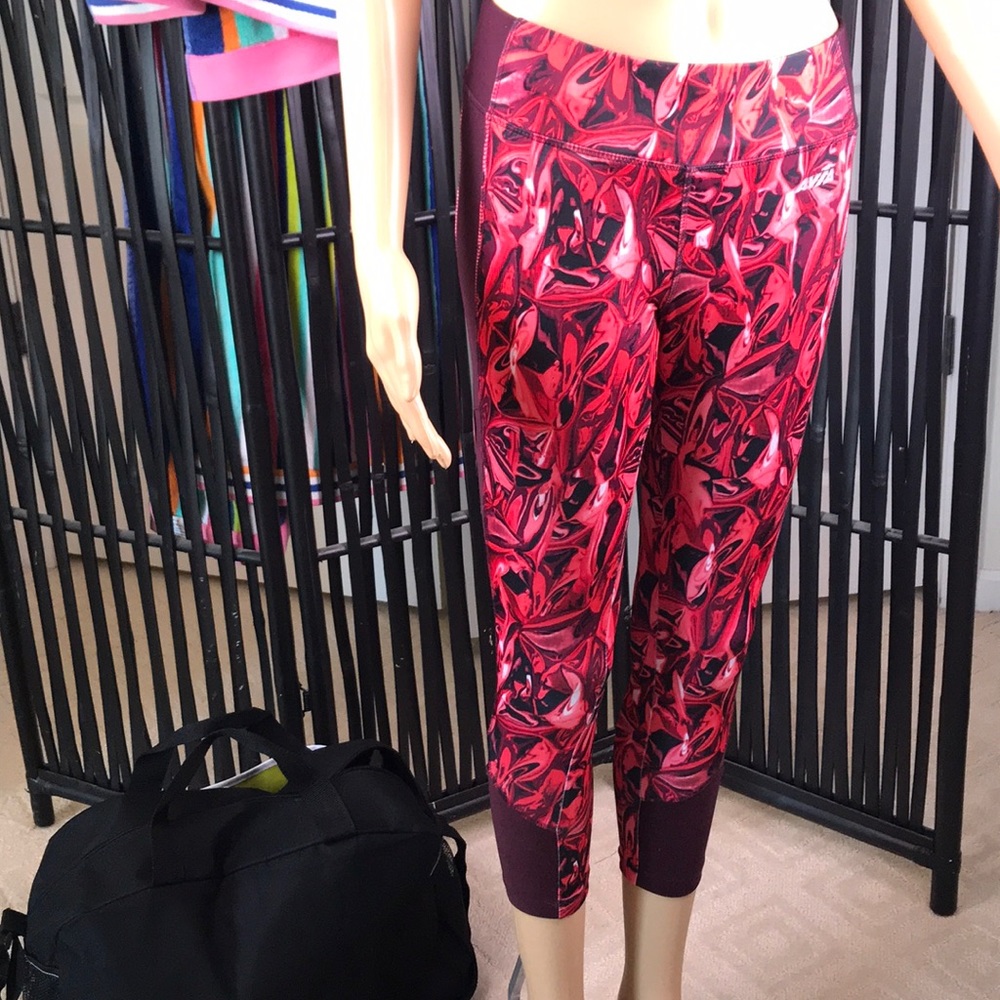 Avia Red & Burgundy & White Marble Legging Size XS